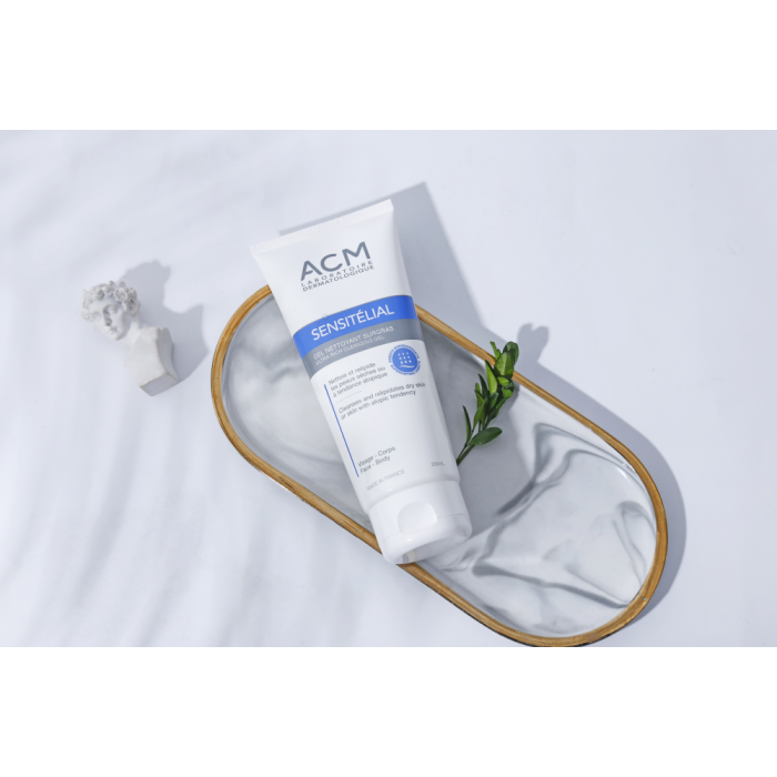 1000015647_ACM_Sensitelial_atooppinen_kuiva_iho_puhdistusgeeli_200_ml_pakkauskuva_Pakkauskuva19572_jpg